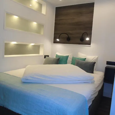 Mocalma Iris Apartament *